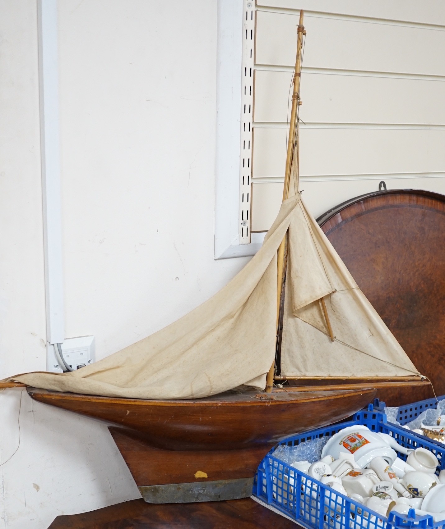 A teak pond yacht, hull 62cm